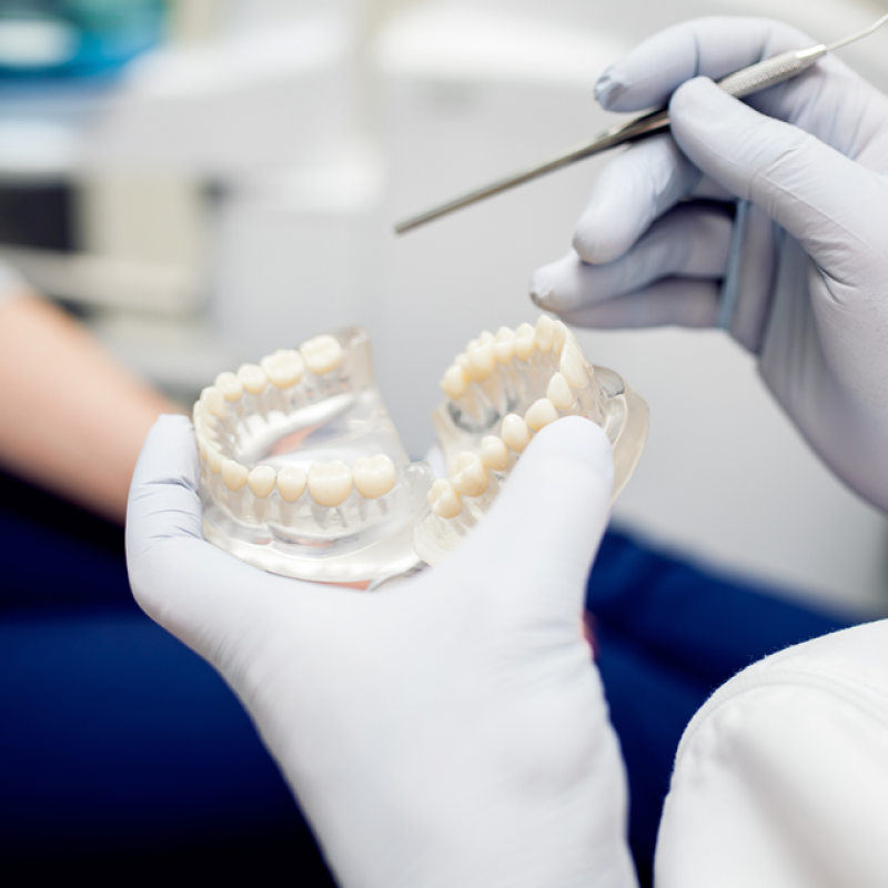 Como o aperfeiçoamento em Prótese Dentária impulsionará sua carreira